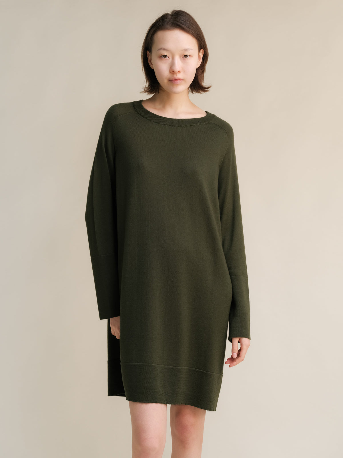Kurzes Kleid mit Rundhalsausschnitt aus extrafeinem Merino, Foto 9