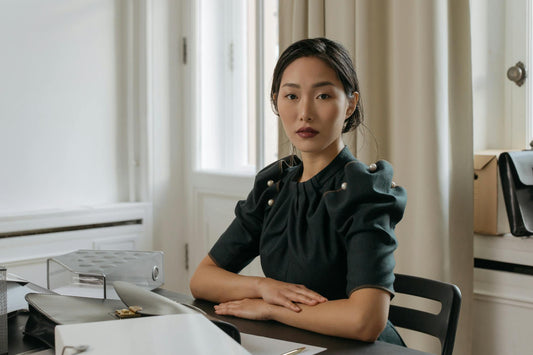 Comment s'habiller pour le bureau sans s'ennuyer : 20 looks professionnels et stylées