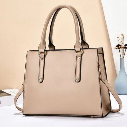 Sac à Main Femme Élégant et Spacieux, vue de face portée
