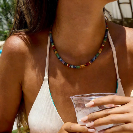 Collier Perles Heishi 7 Chakras Multicolore Femme porté(e) sur mannequin | Voltelan
