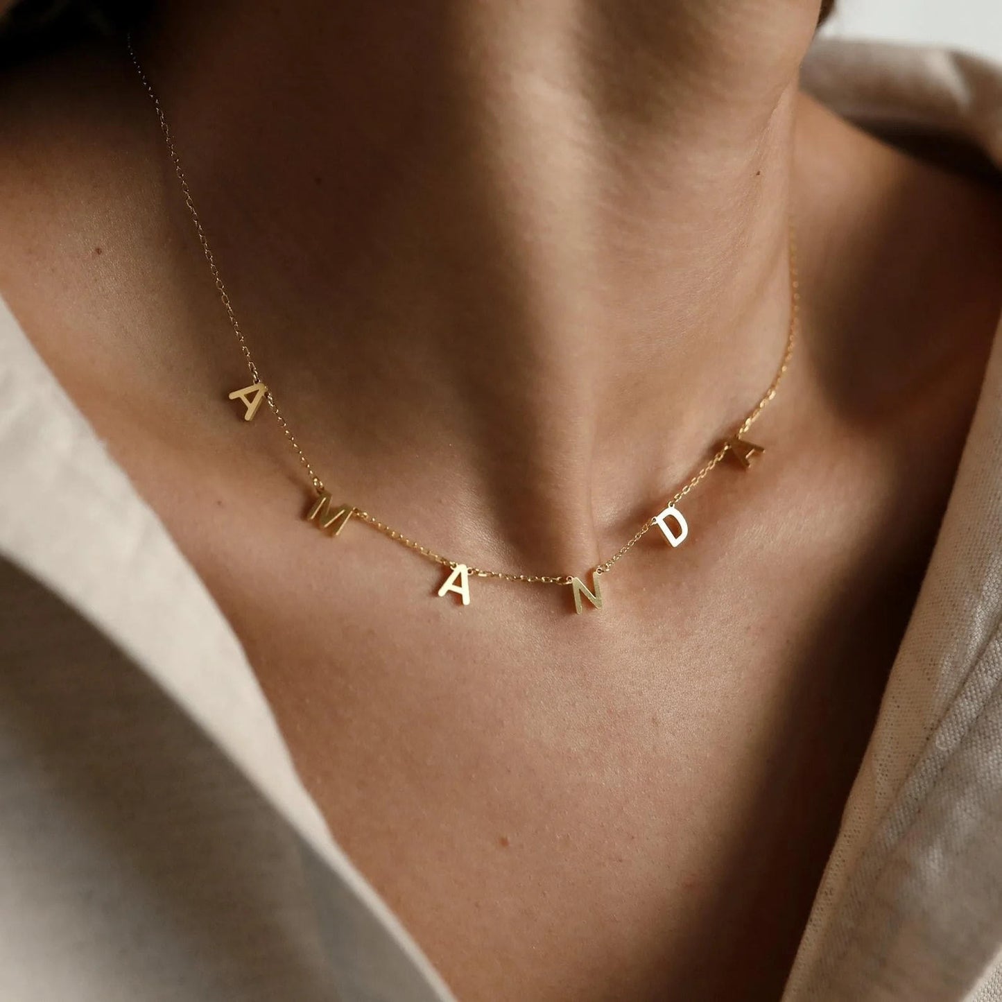 Collier prénom personnalisé à lettres dorées