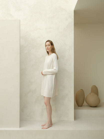 Kurzes Kleid mit Rundhalsausschnitt aus extrafeinem Merino, Foto 5