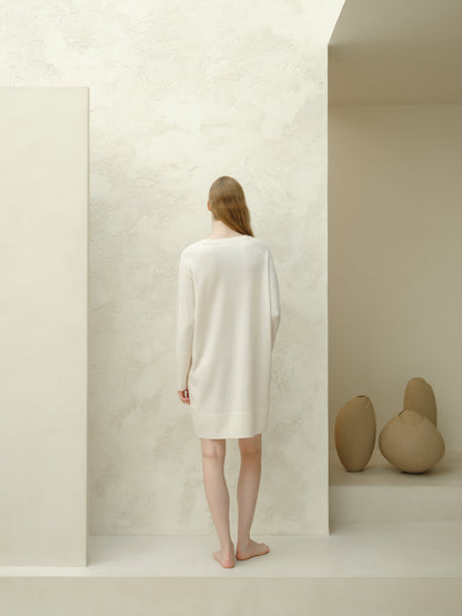 Kurzes Kleid mit Rundhalsausschnitt aus extrafeinem Merino, Foto 6