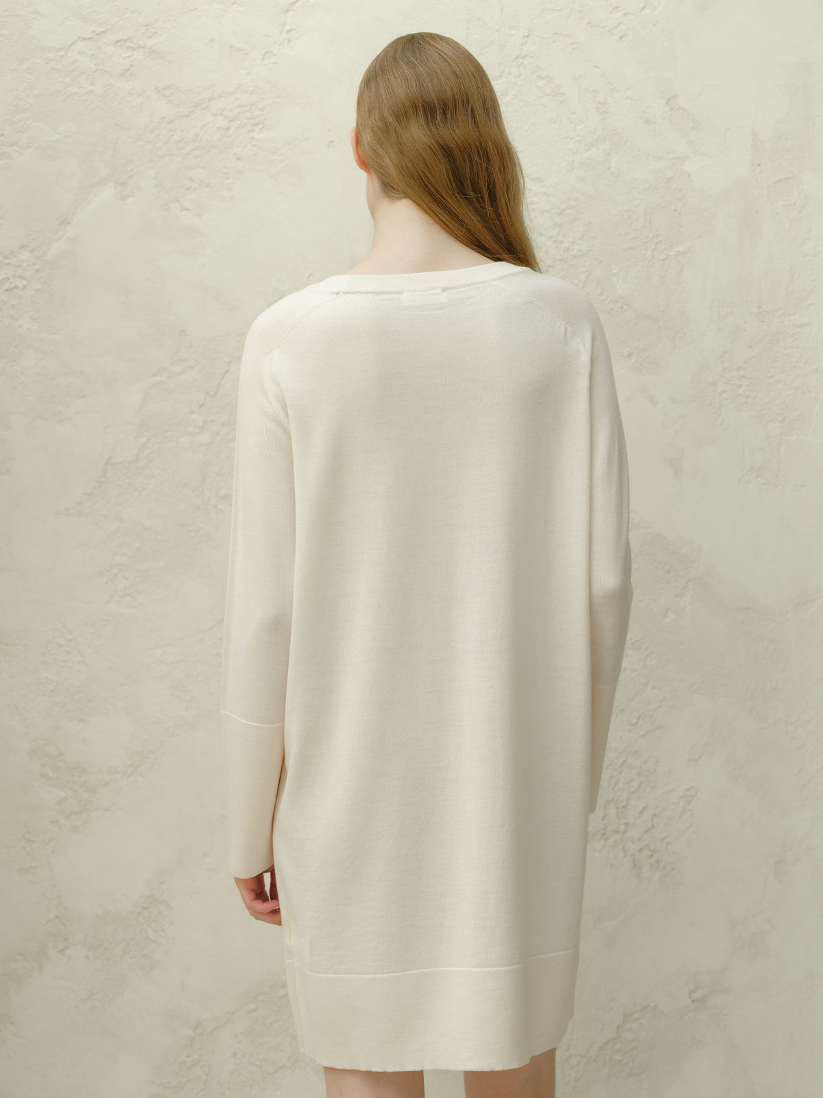 Kurzes Kleid mit Rundhalsausschnitt aus extrafeinem Merino, Foto 3