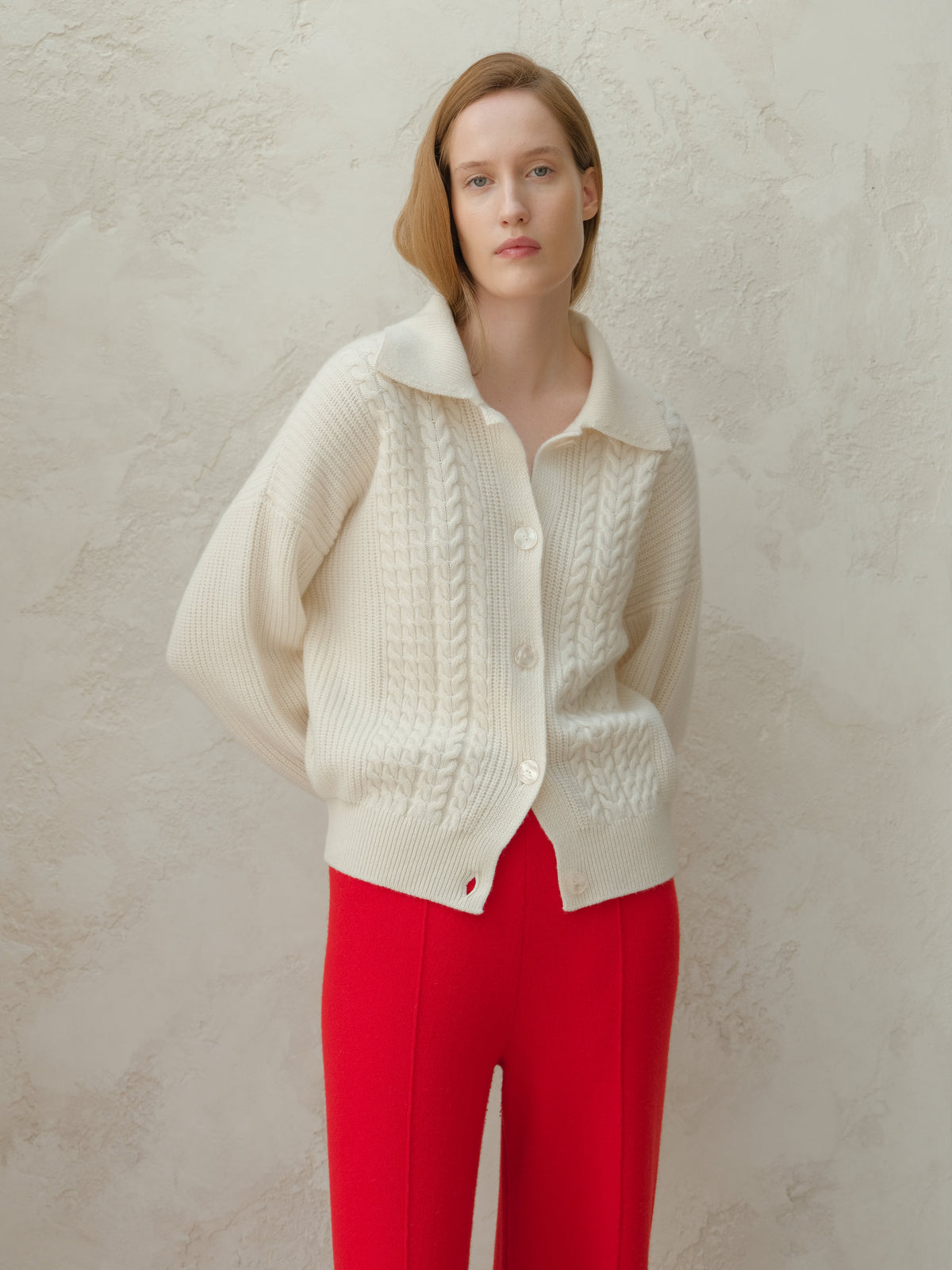 Cardigan polo a trecce in misto cashmere, foto 5