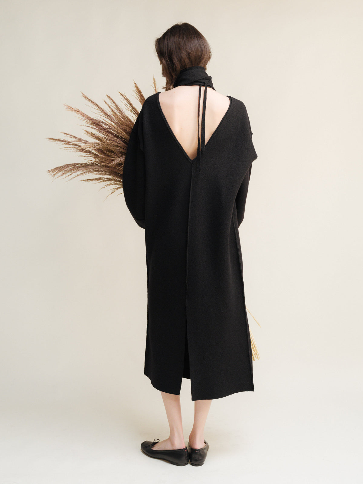 Kleid mit V-Ausschnitt aus Walkwolle, Foto 1