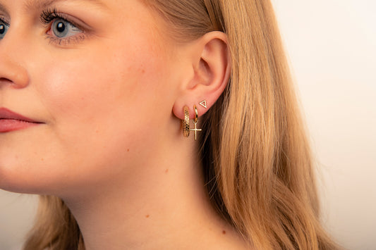 Boucles d'oreilles triangle ouvert dorées, photo 1