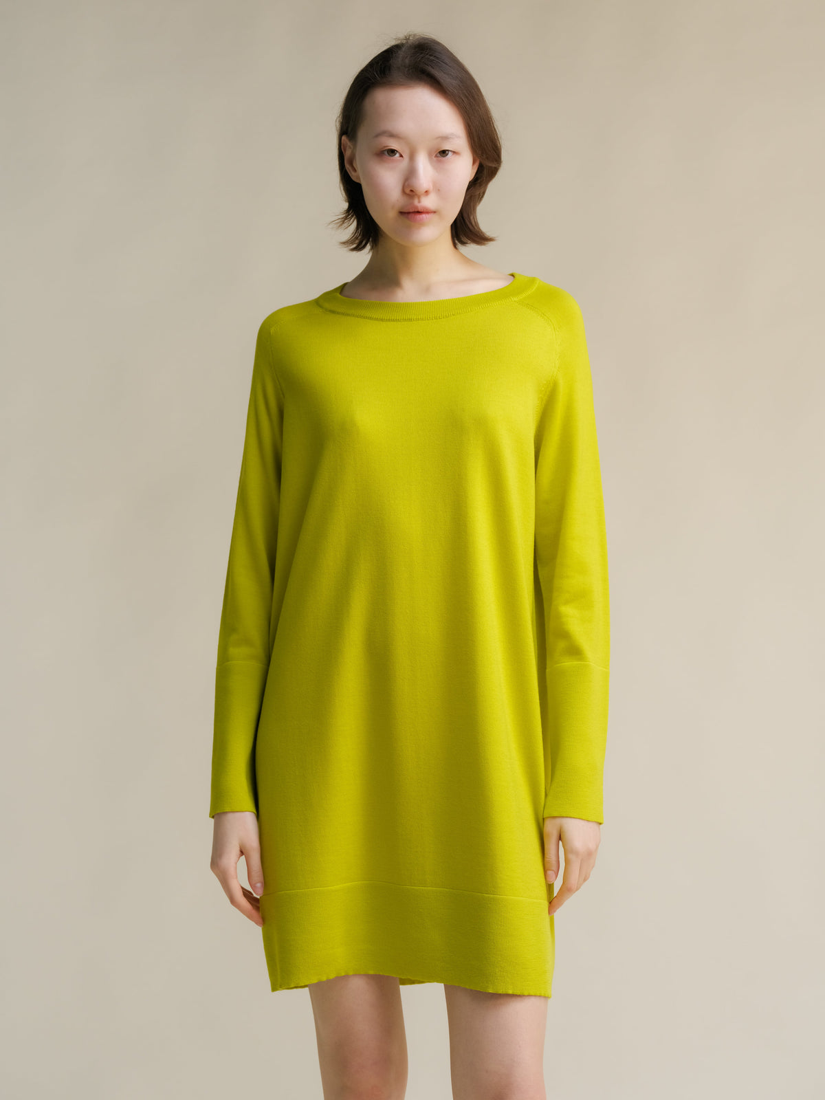 Kurzes Kleid mit Rundhalsausschnitt aus extrafeinem Merino, Foto 10