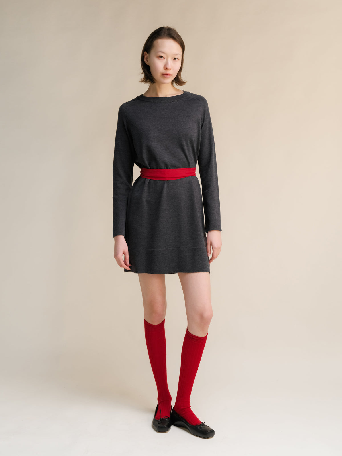 Kurzes Kleid mit Rundhalsausschnitt aus extrafeinem Merino, Foto 7