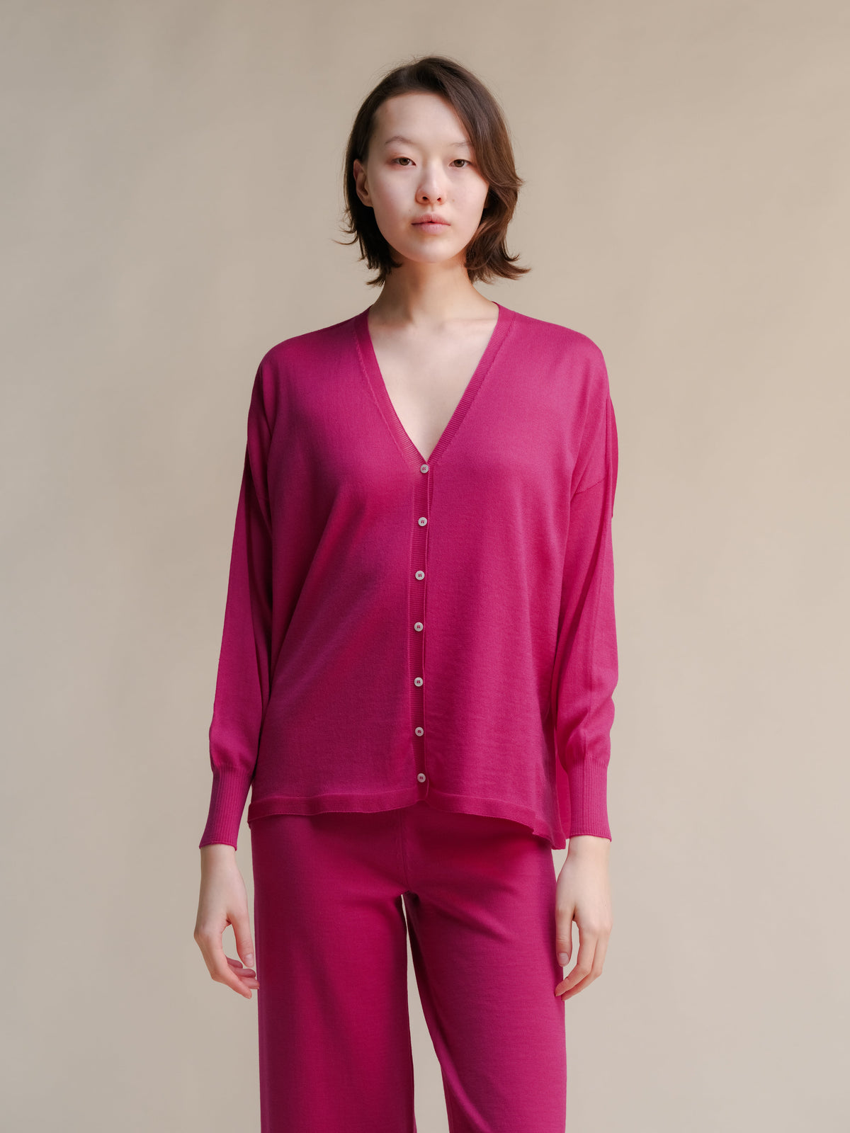 Cardigan col V en laine mérinos extra fine, photo 14
