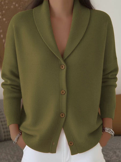 Gilet Long Femme Tricot Fin Encolure V et Manches Longues, vue de face portée